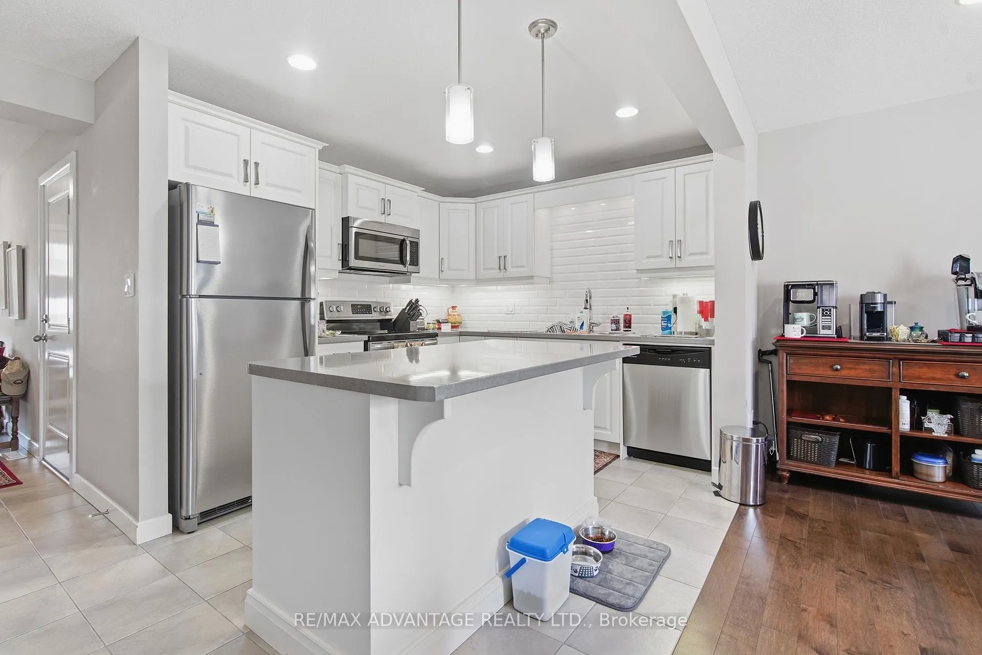 Photo 6 of 16 Empire Parkway, St. Thomas — HOMEH