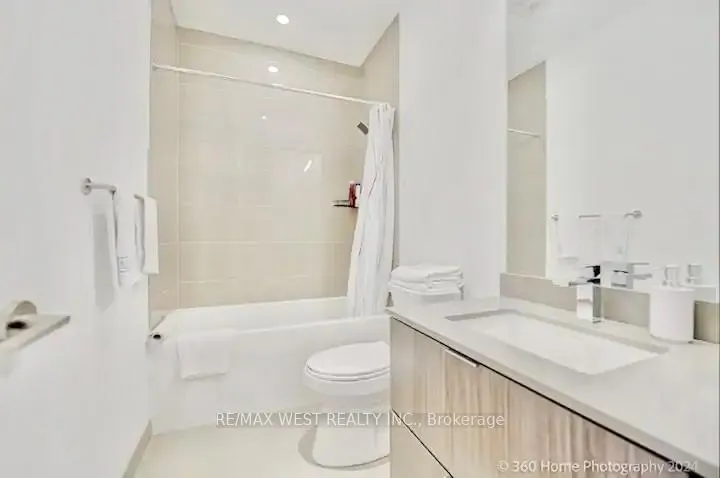 Photo 6 of Unit 5005, 395 Bloor Street E, Toronto, North St. James Town — HOMEH