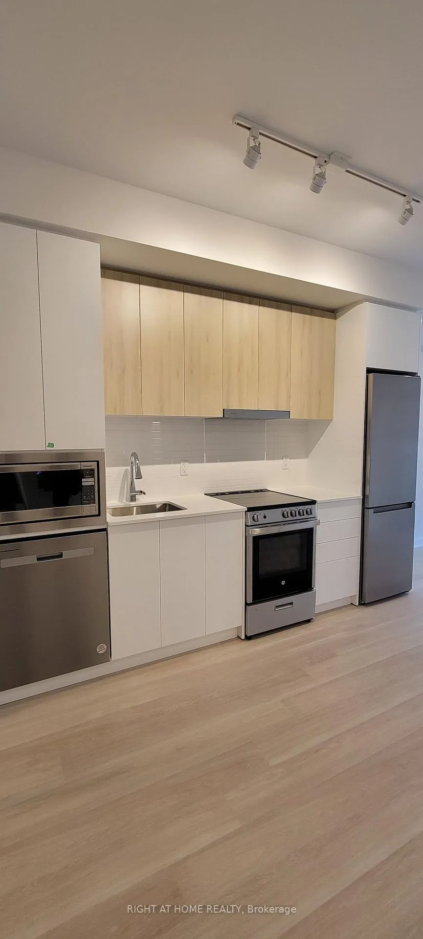 Photo 1 of Unit 1510, 50 Upper Mall Way, Vaughan, Brownridge — HOMEH