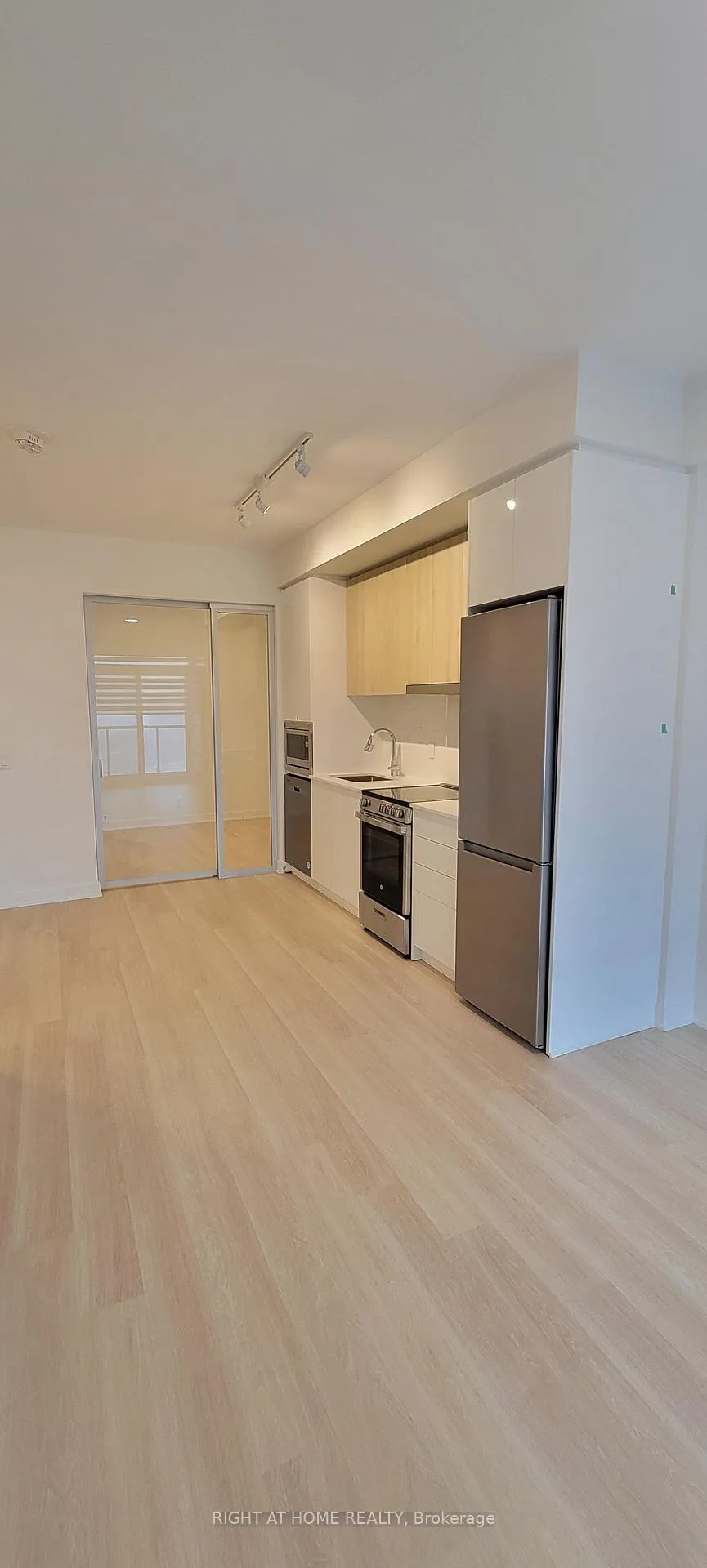 Photo 2 of Unit 1510, 50 Upper Mall Way, Vaughan, Brownridge — HOMEH