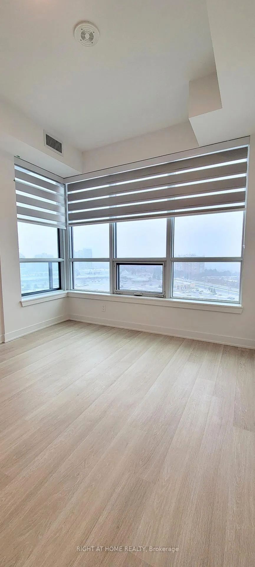 Photo 3 of Unit 1510, 50 Upper Mall Way, Vaughan, Brownridge — HOMEH