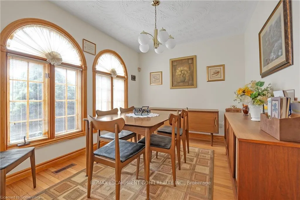 Photo 5 of 10 Embassy Drive, Hamilton, Lisgar — HOMEH