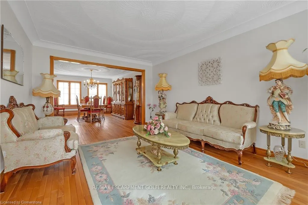 Photo 7 of 10 Embassy Drive, Hamilton, Lisgar — HOMEH