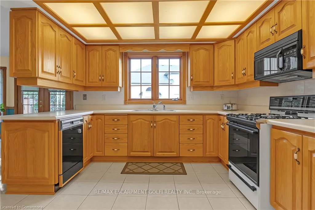 Photo 13 of 10 Embassy Drive, Hamilton, Lisgar — HOMEH