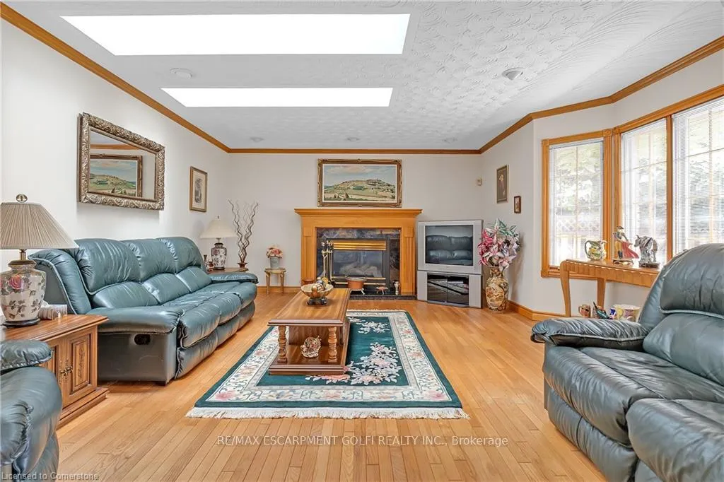 Photo 15 of 10 Embassy Drive, Hamilton, Lisgar — HOMEH
