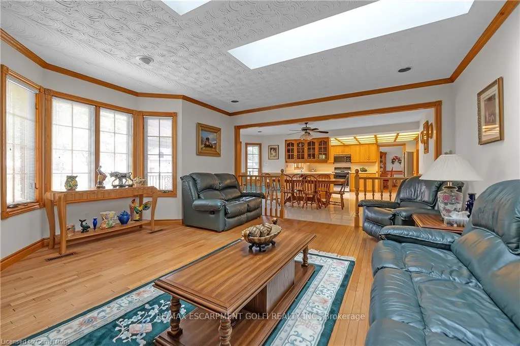 Photo 16 of 10 Embassy Drive, Hamilton, Lisgar — HOMEH