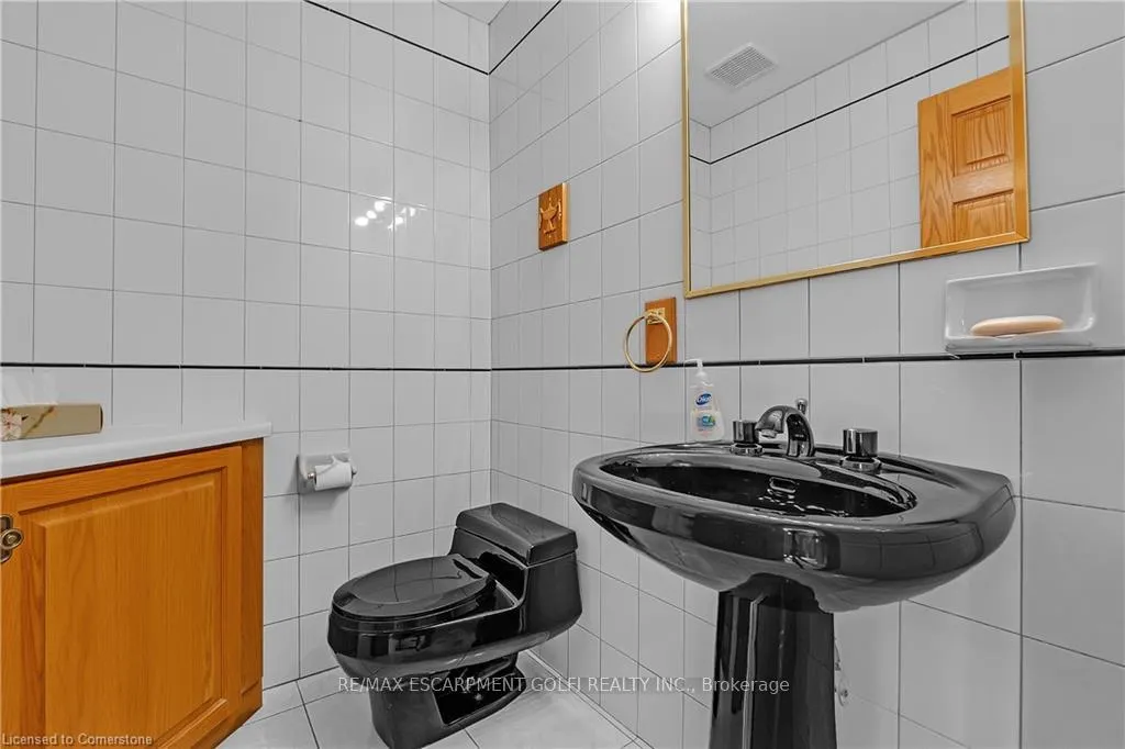 Photo 18 of 10 Embassy Drive, Hamilton, Lisgar — HOMEH