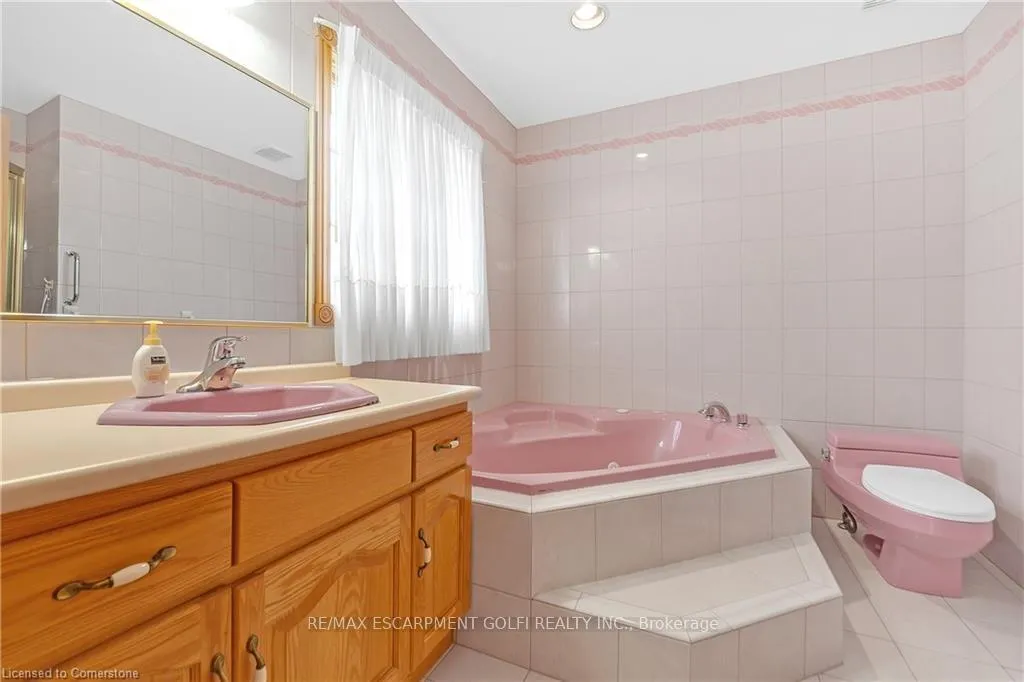 Photo 24 of 10 Embassy Drive, Hamilton, Lisgar — HOMEH