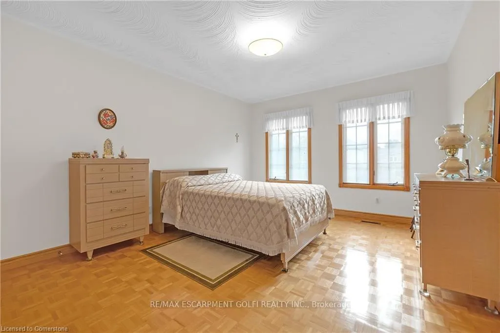 Photo 26 of 10 Embassy Drive, Hamilton, Lisgar — HOMEH