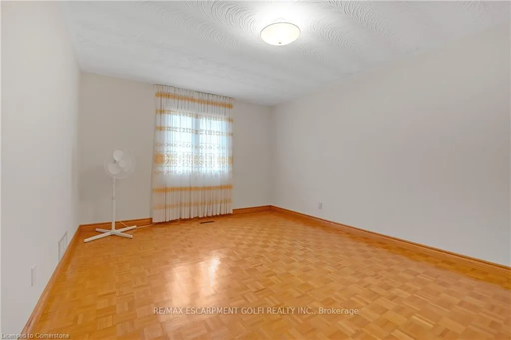 Photo 28 of 10 Embassy Drive, Hamilton, Lisgar — HOMEH