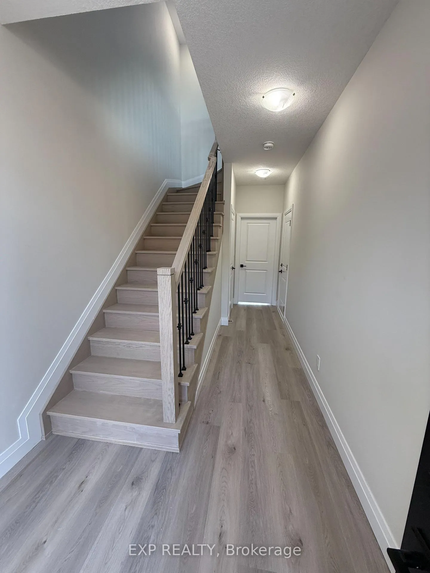 Photo 3 of 9 Keystone Trail, Welland, Lincoln/Crowland — HOMEH