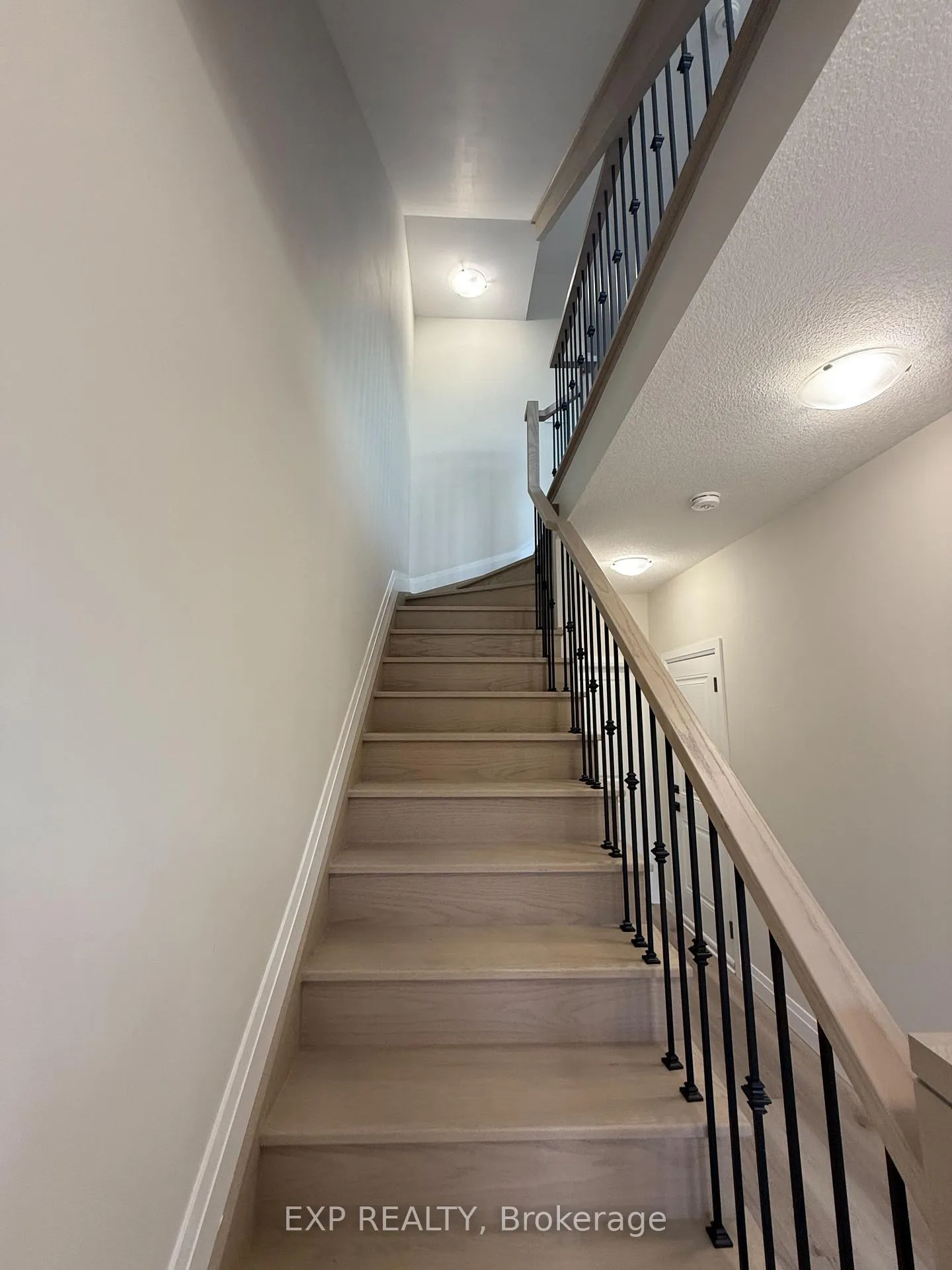 Photo 4 of 9 Keystone Trail, Welland, Lincoln/Crowland — HOMEH