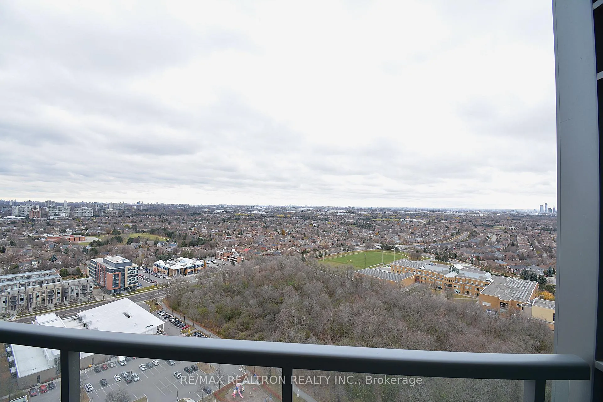Photo 2 of Unit 2404, 30 Upper Mall Way, Vaughan, Brownridge — HOMEH
