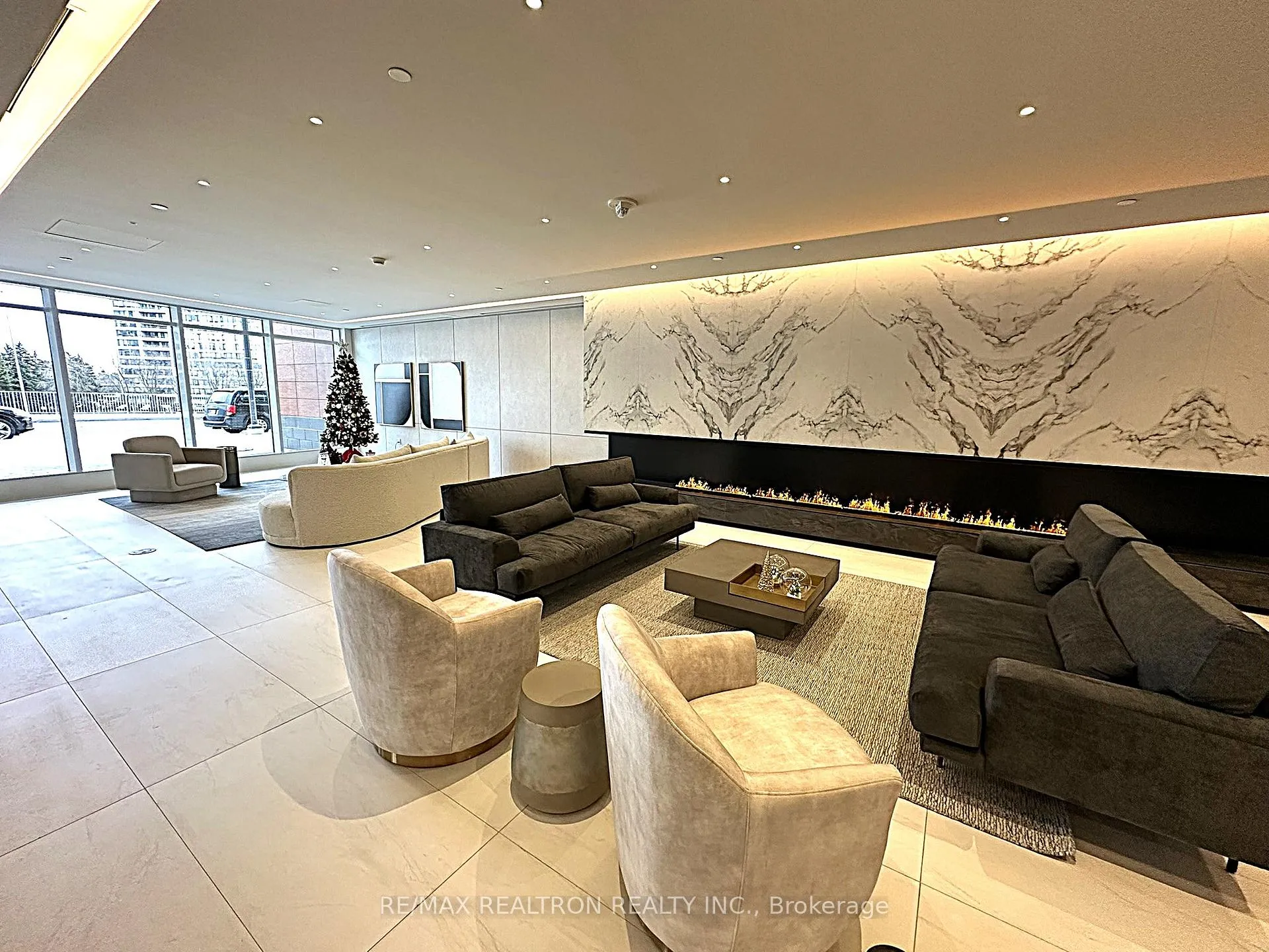 Photo 3 of Unit 2404, 30 Upper Mall Way, Vaughan, Brownridge — HOMEH