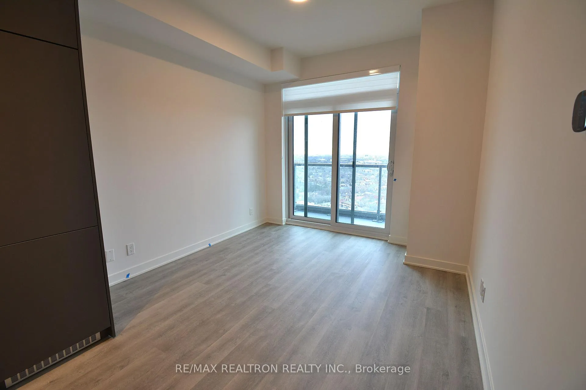 Photo 7 of Unit 2404, 30 Upper Mall Way, Vaughan, Brownridge — HOMEH
