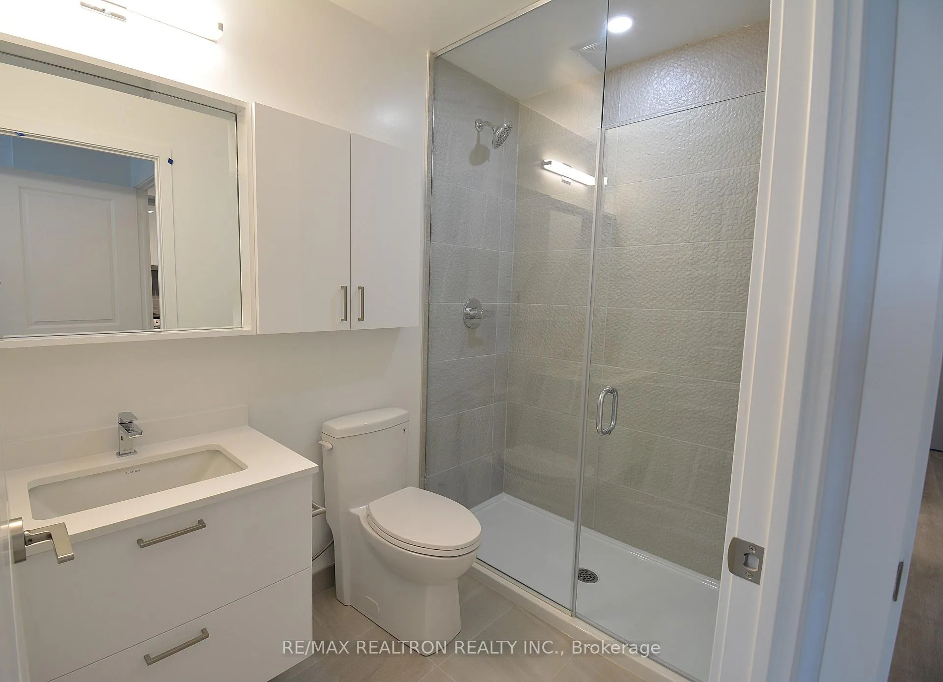 Photo 11 of Unit 2404, 30 Upper Mall Way, Vaughan, Brownridge — HOMEH