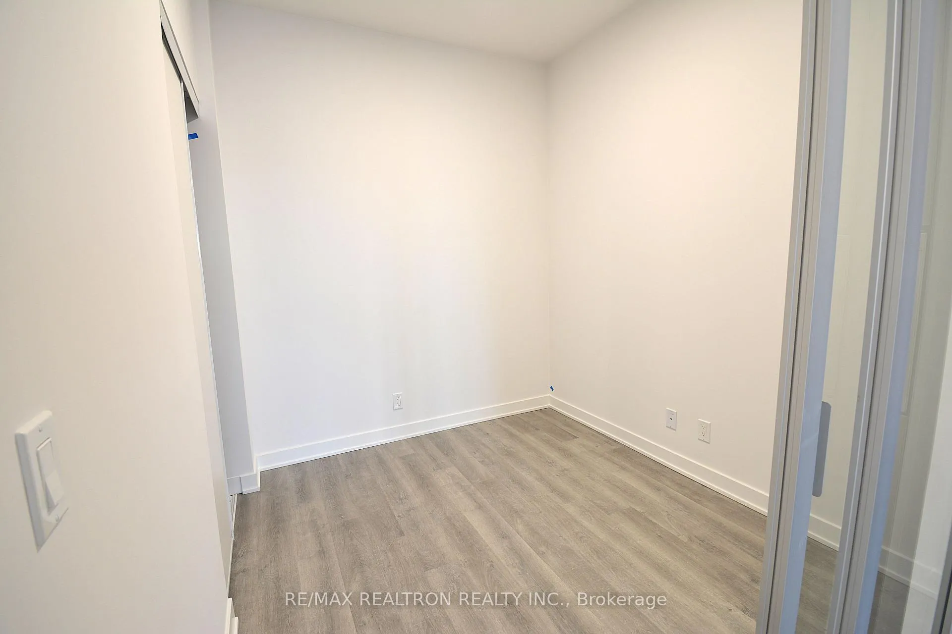 Photo 13 of Unit 2404, 30 Upper Mall Way, Vaughan, Brownridge — HOMEH