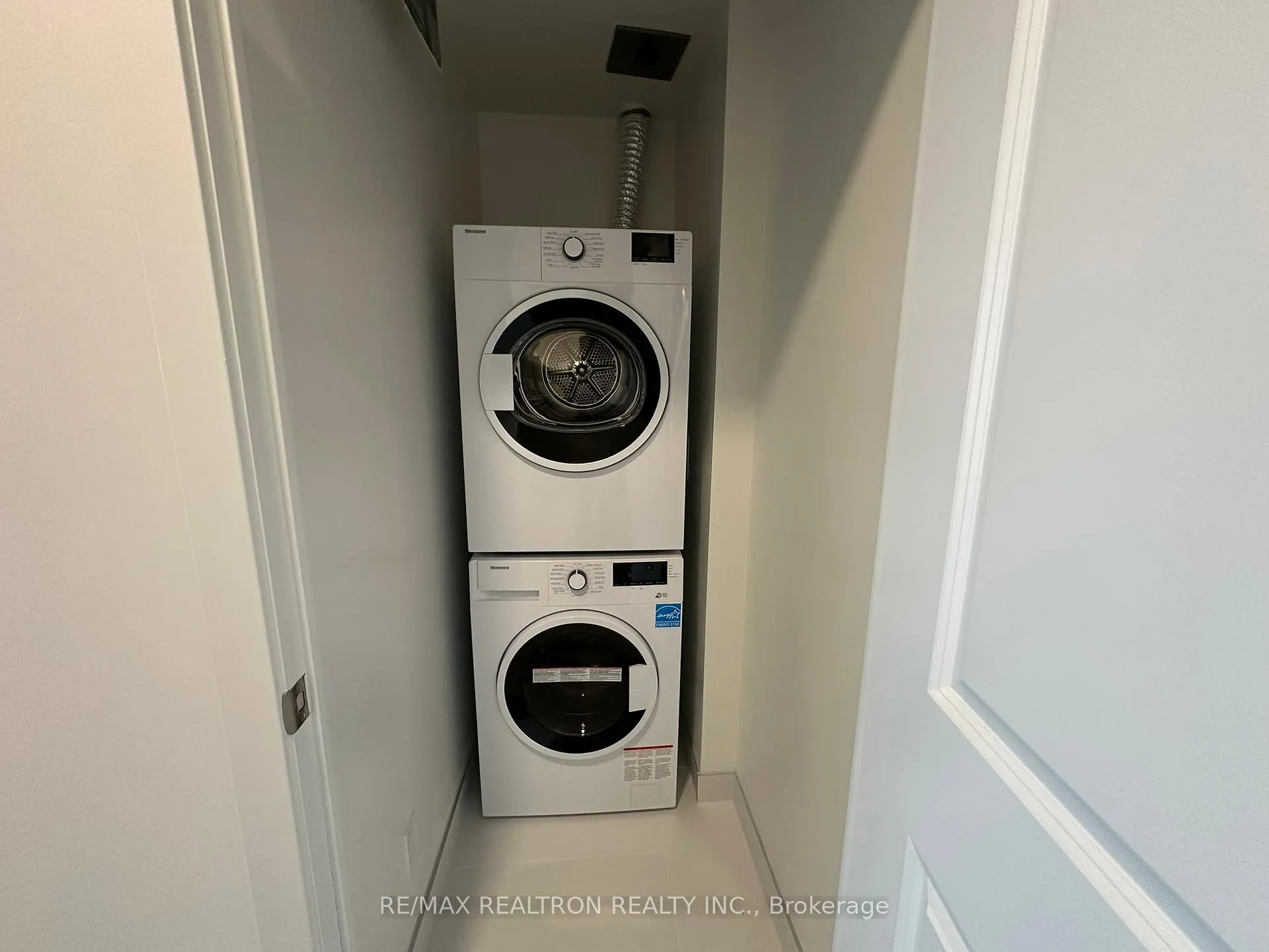 Photo 15 of Unit 2404, 30 Upper Mall Way, Vaughan, Brownridge — HOMEH