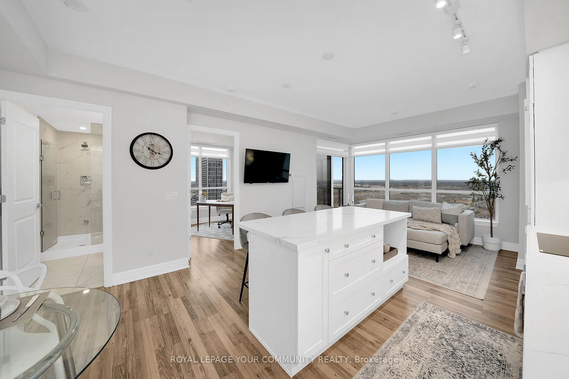 Photo 5 of Unit 1908, 9075 Jane Street, Vaughan, Concord — HOMEH