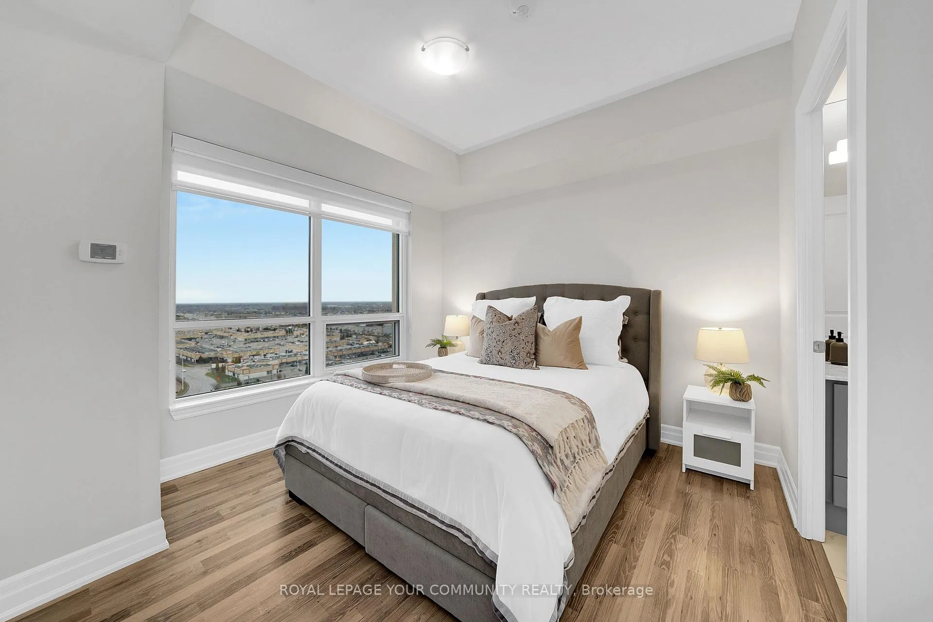 Photo 14 of Unit 1908, 9075 Jane Street, Vaughan, Concord — HOMEH