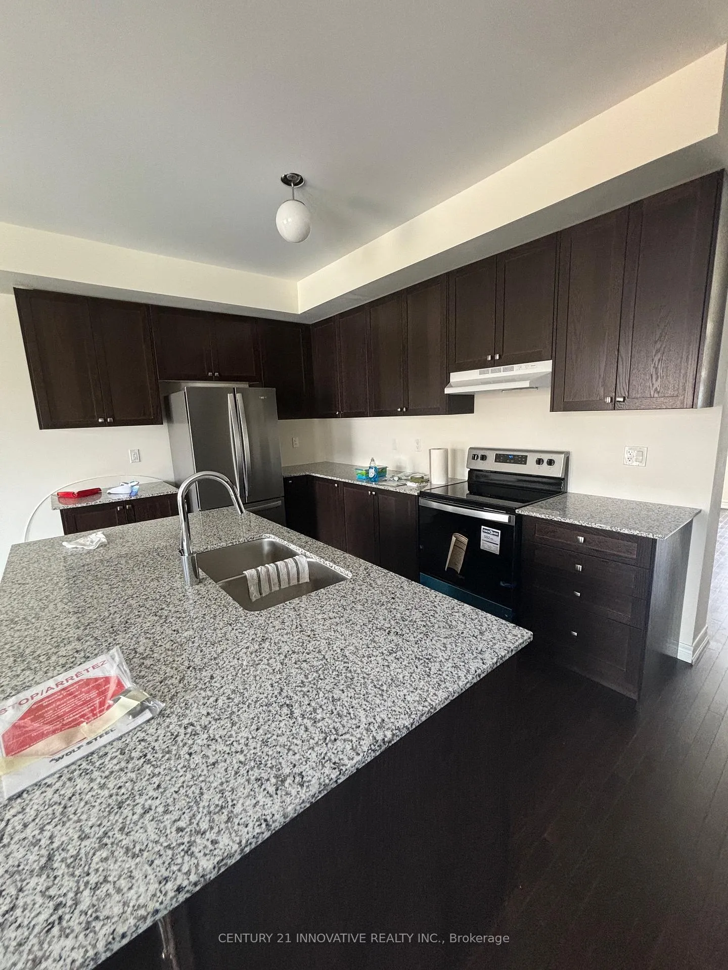Photo 4 of 16 Lord Drive, Ajax, South East — HOMEH