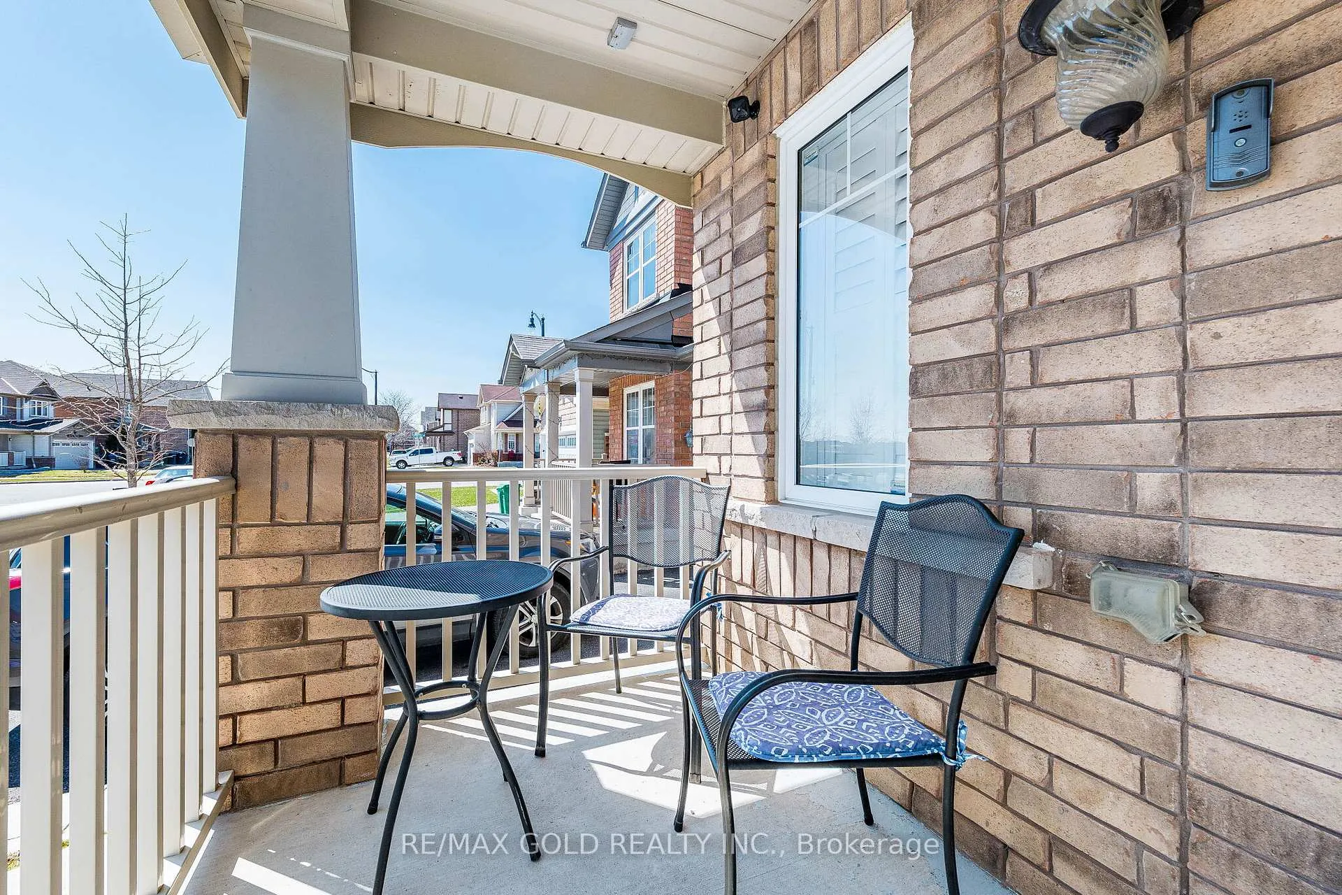 Photo 3 of 43 Arkwright Drive, Brampton, Northwest Brampton — HOMEH