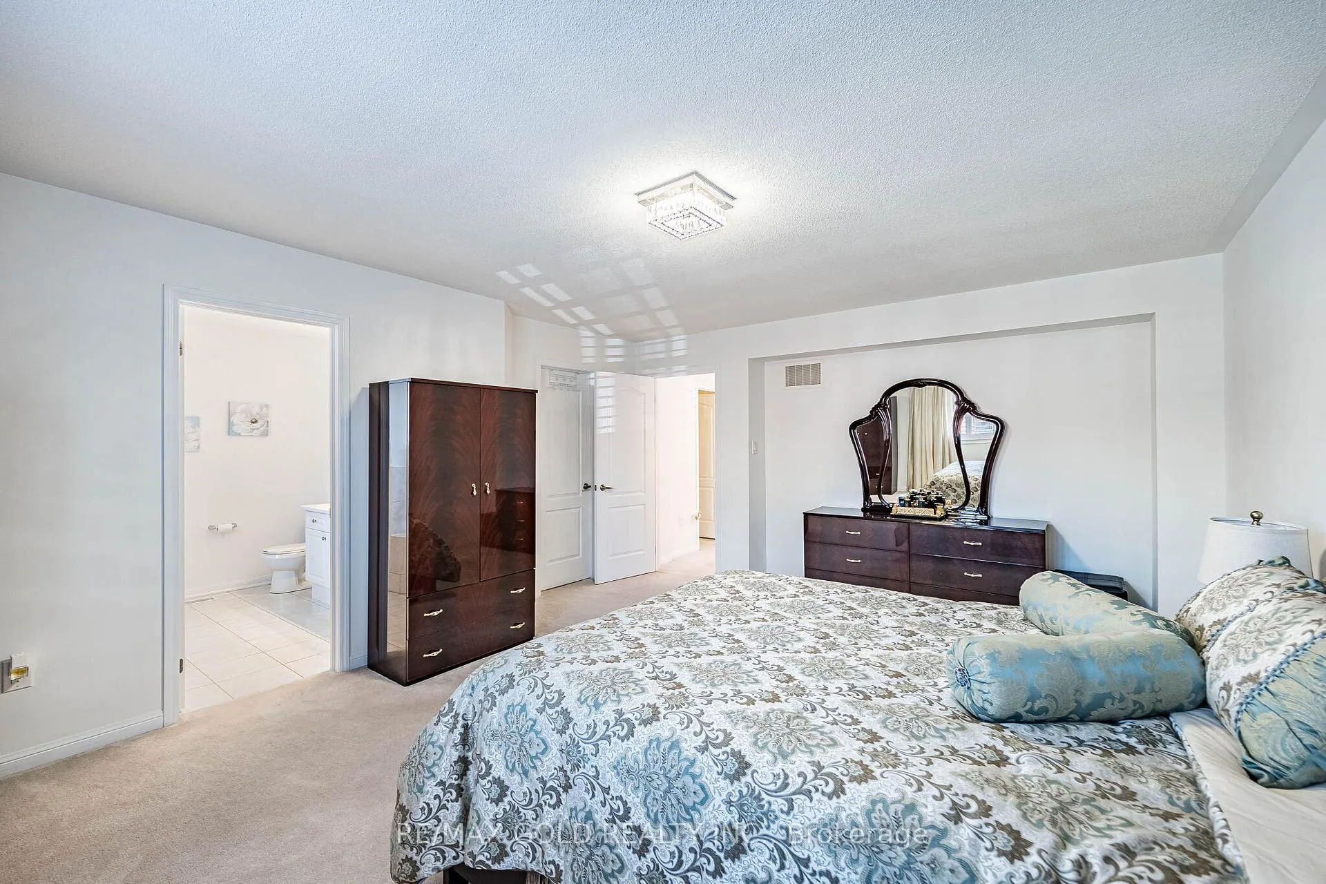 Photo 23 of 43 Arkwright Drive, Brampton, Northwest Brampton — HOMEH