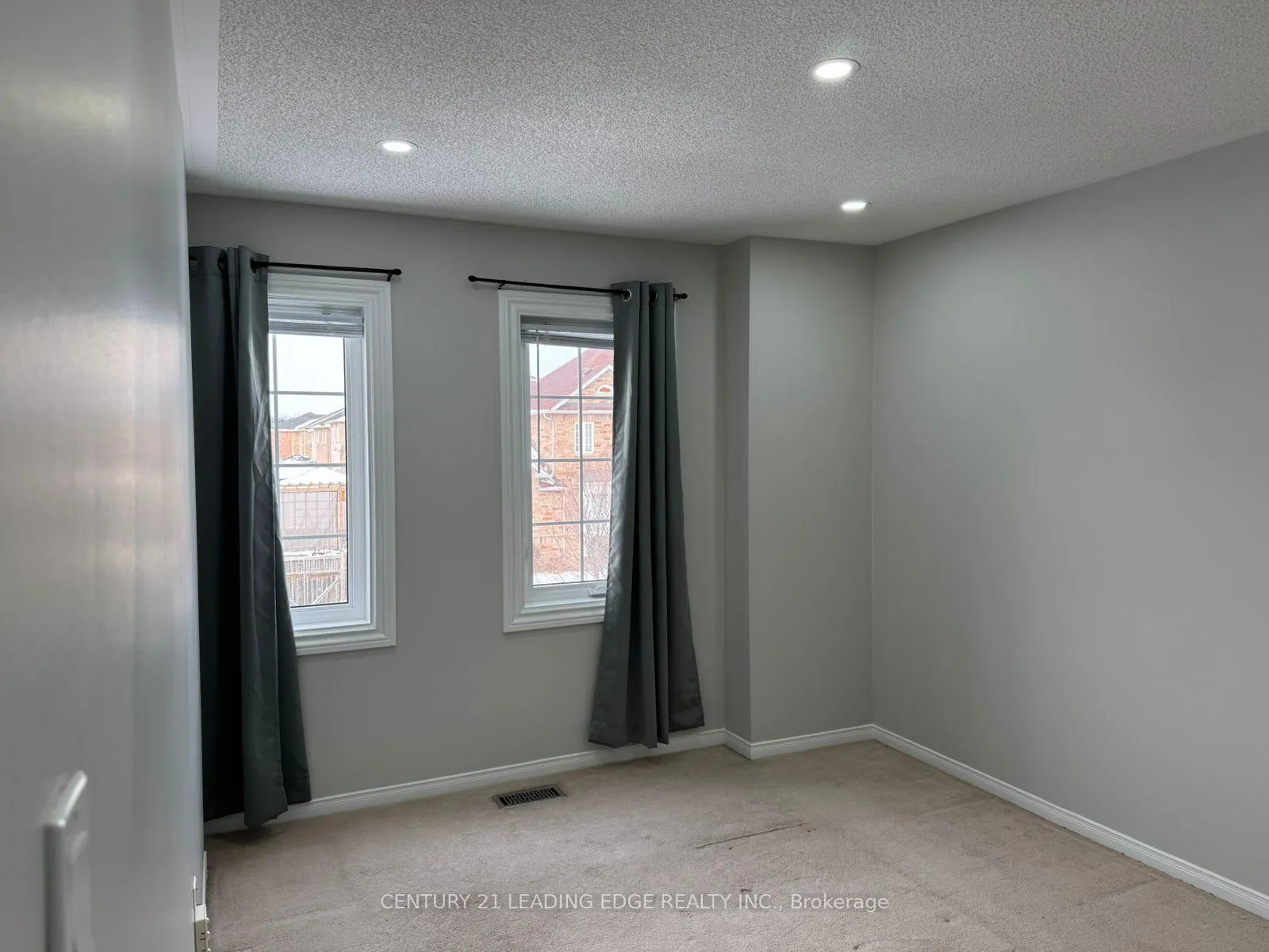 Photo 12 of 6 Cottontail Road, Brampton, Fletcher's Meadow — HOMEH
