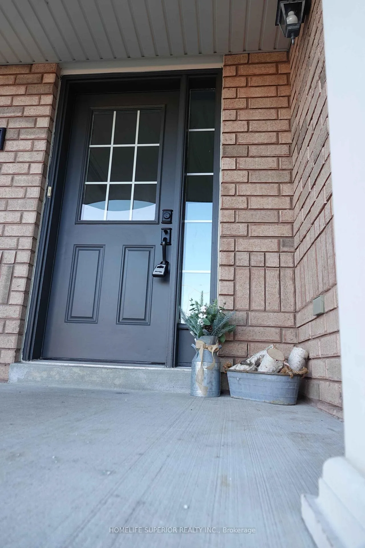 Photo 3 of 23 Laprade Square, Clarington, Bowmanville — HOMEH