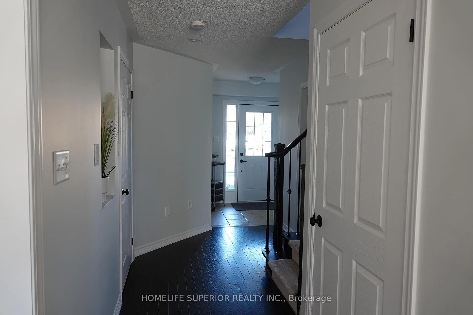 Photo 5 of 23 Laprade Square, Clarington, Bowmanville — HOMEH