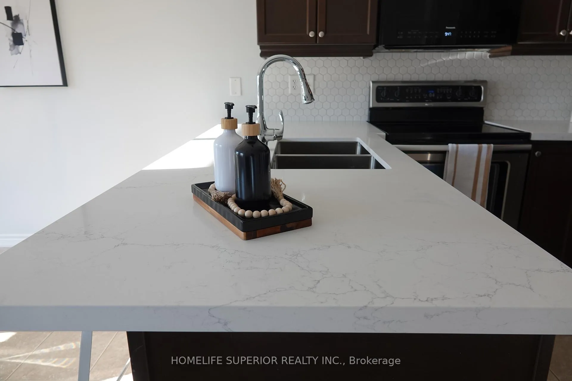 Photo 12 of 23 Laprade Square, Clarington, Bowmanville — HOMEH