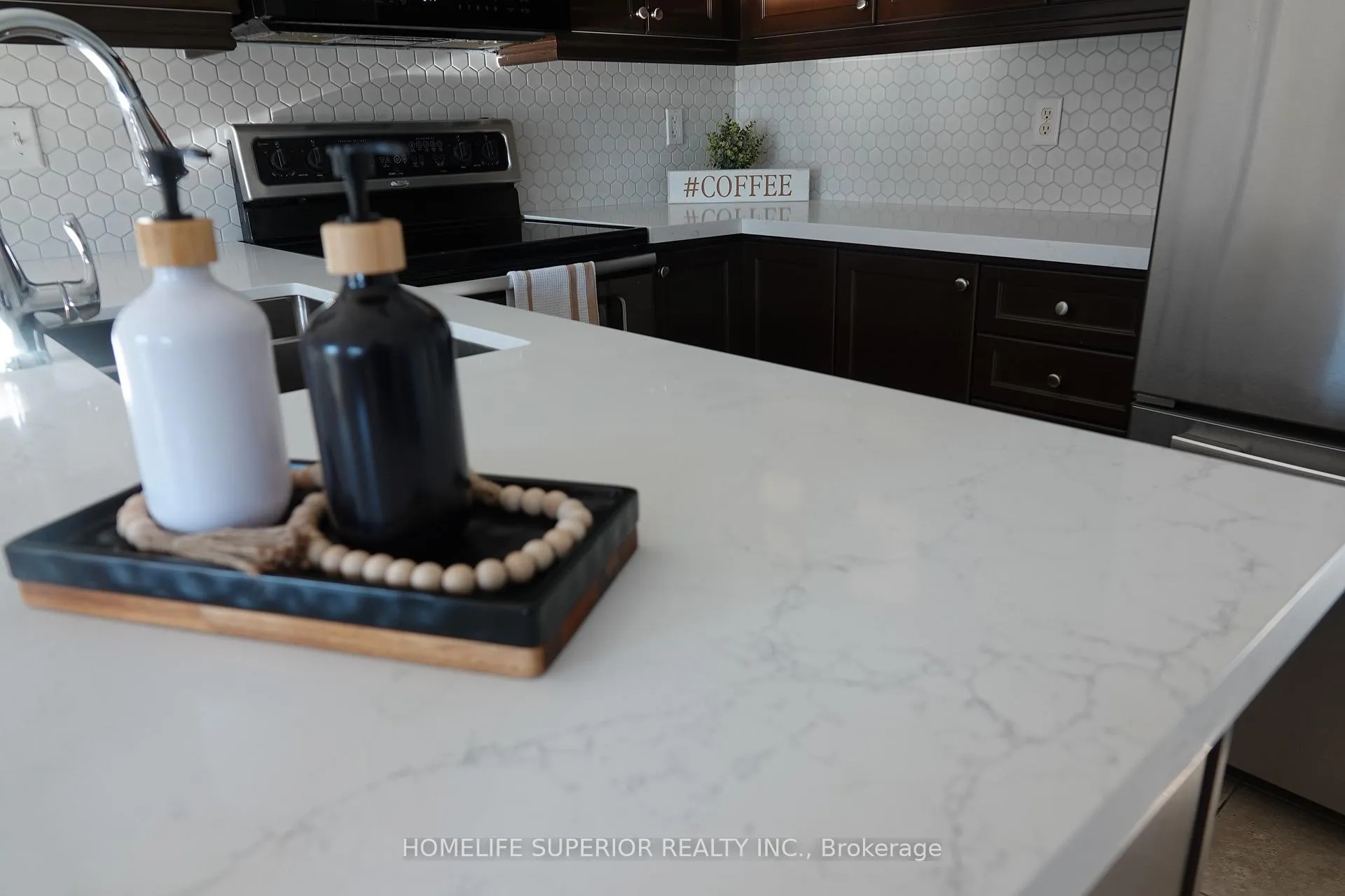 Photo 13 of 23 Laprade Square, Clarington, Bowmanville — HOMEH