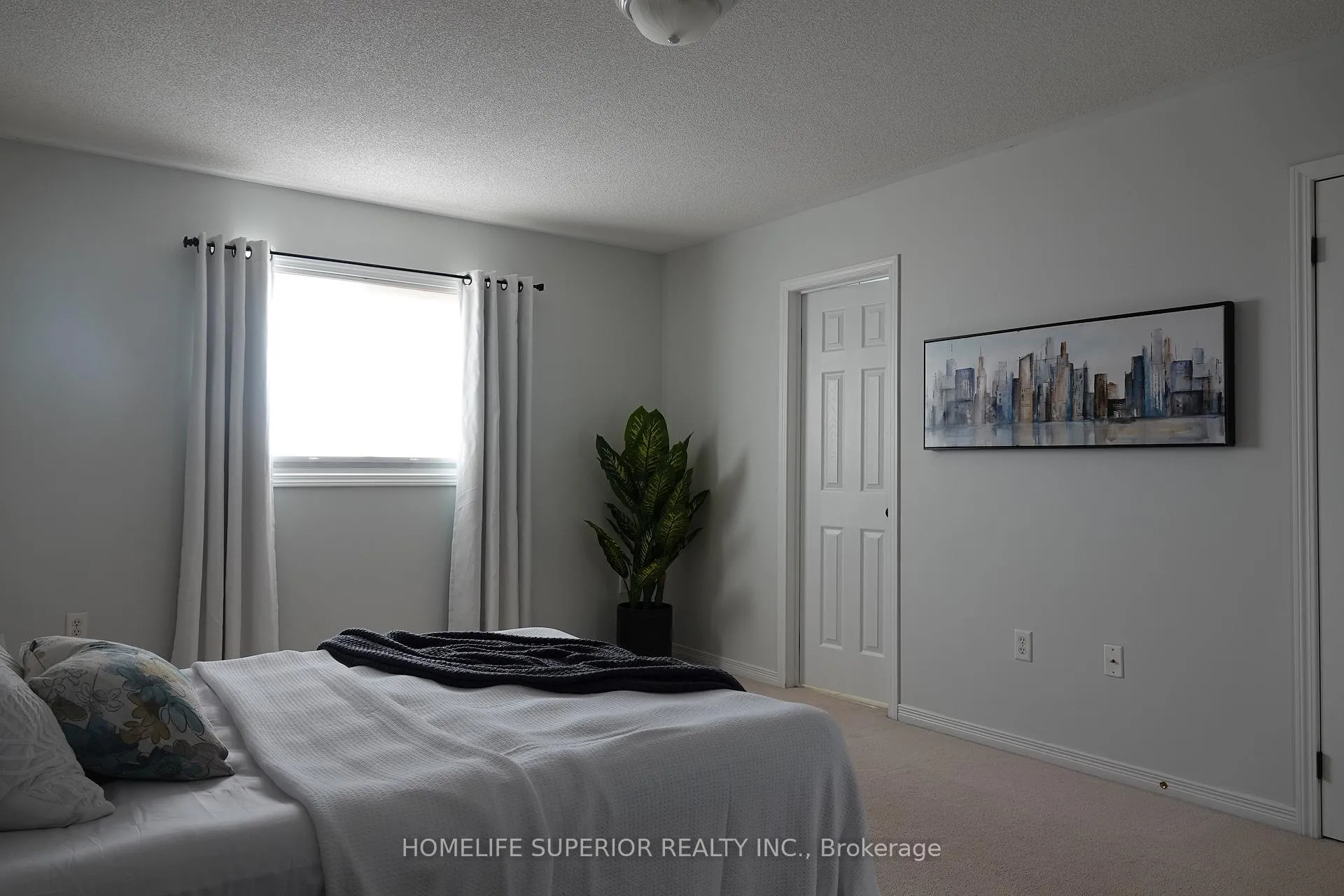 Photo 20 of 23 Laprade Square, Clarington, Bowmanville — HOMEH