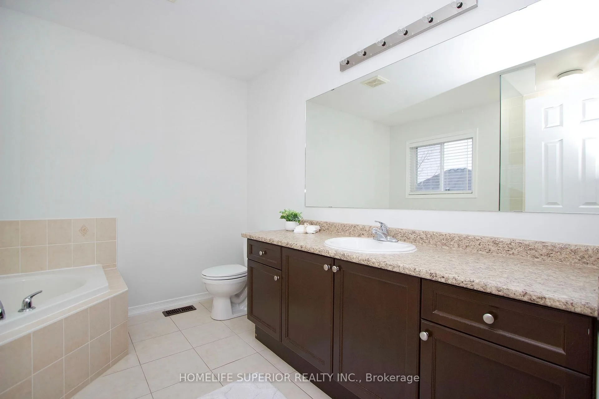Photo 22 of 23 Laprade Square, Clarington, Bowmanville — HOMEH