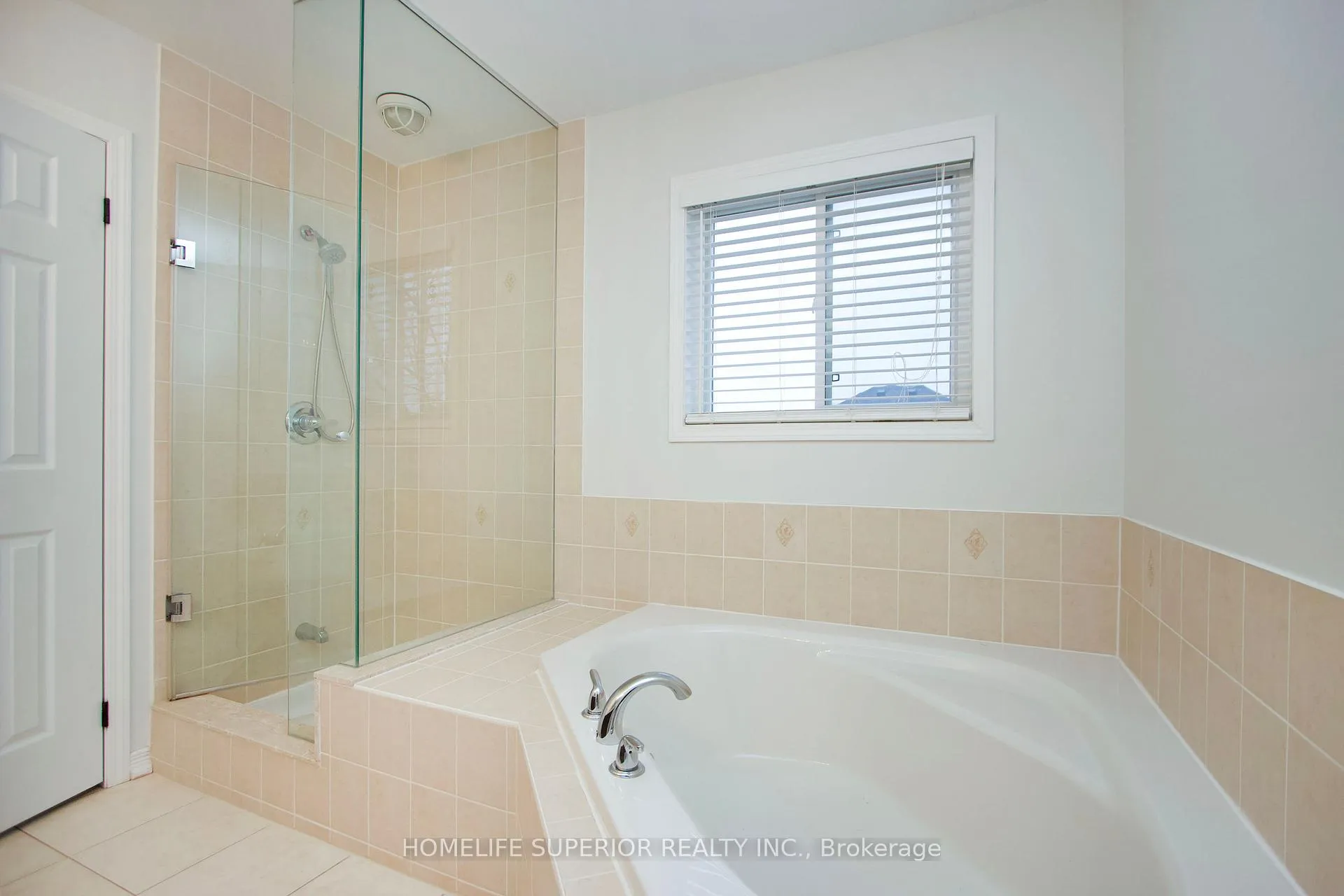 Photo 23 of 23 Laprade Square, Clarington, Bowmanville — HOMEH