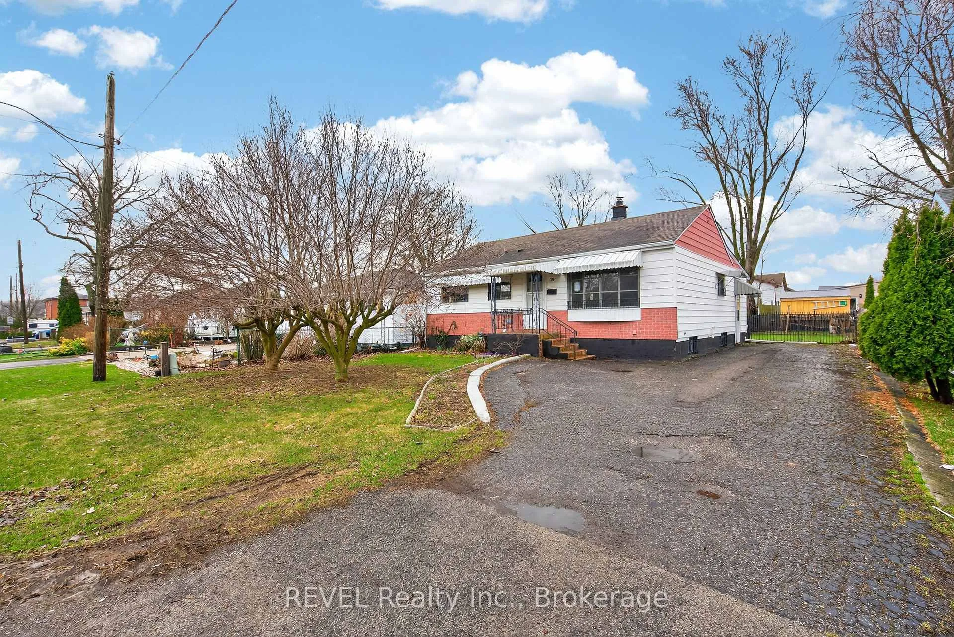 Photo 1 of 15 Vera Street, St. Catharines, Western Hill — HOMEH