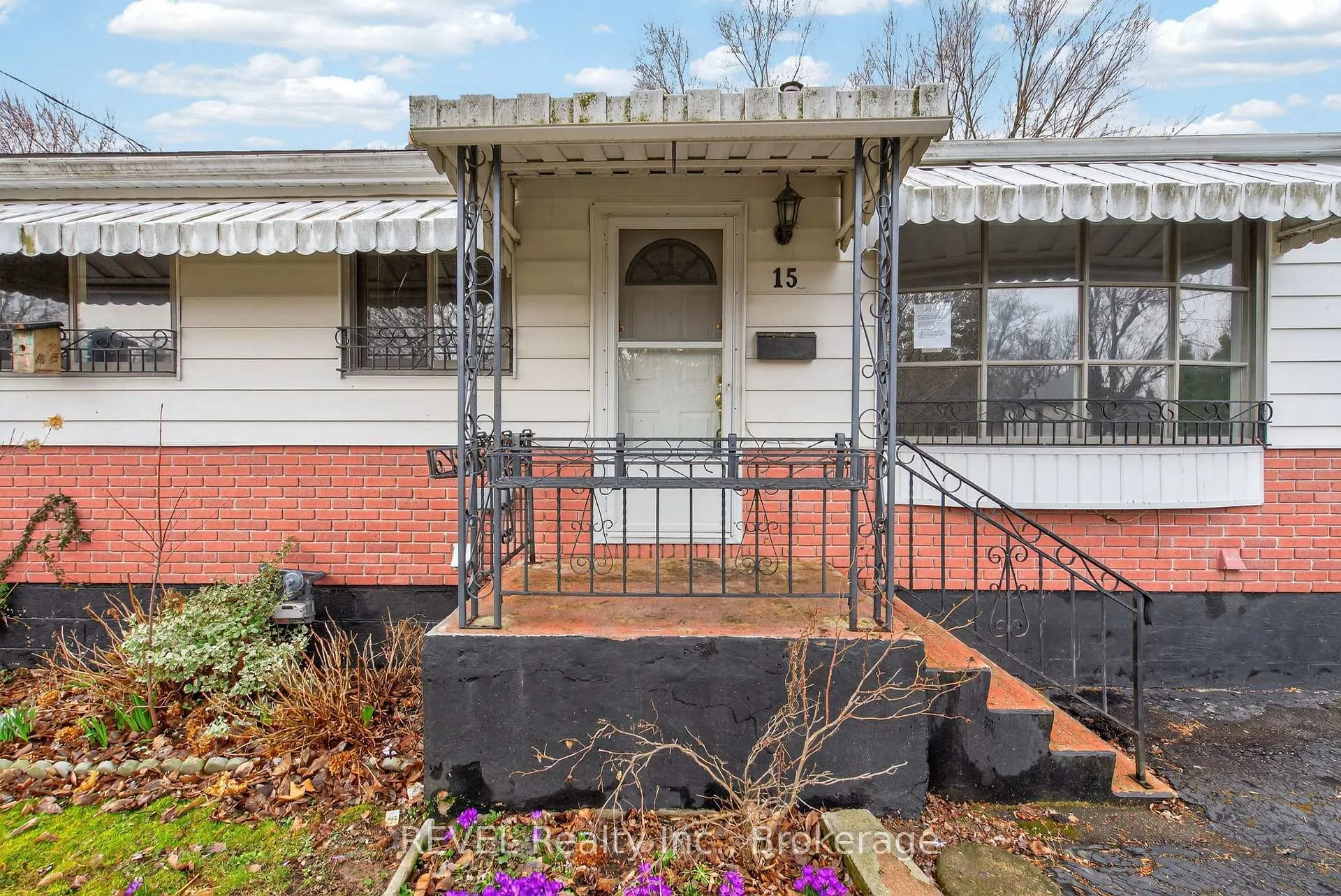 Photo 4 of 15 Vera Street, St. Catharines, Western Hill — HOMEH