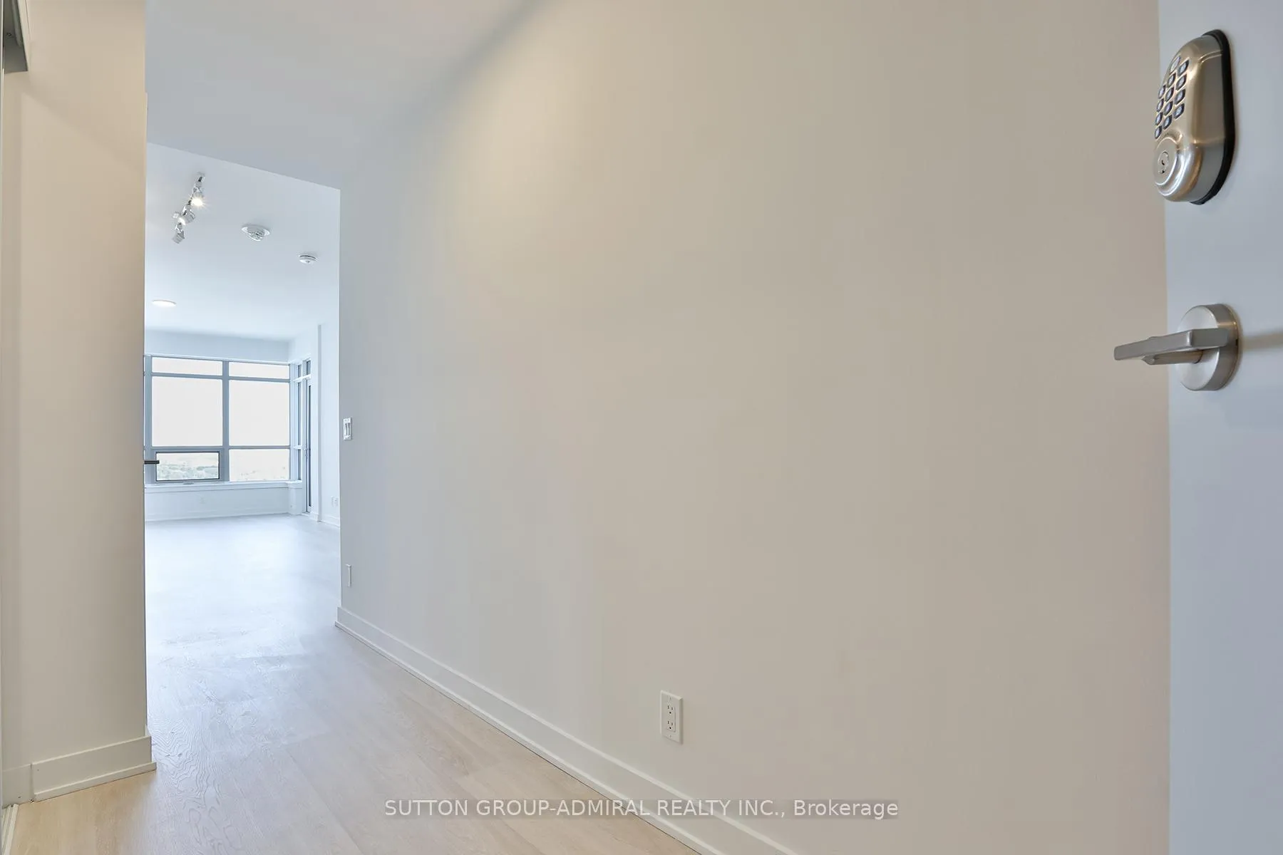 Photo 2 of Unit 1810A, 30 Upper Mall Way, Vaughan, Brownridge — HOMEH