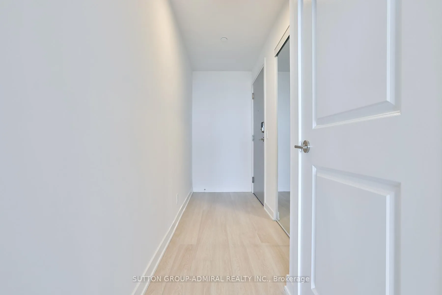 Photo 3 of Unit 1810A, 30 Upper Mall Way, Vaughan, Brownridge — HOMEH