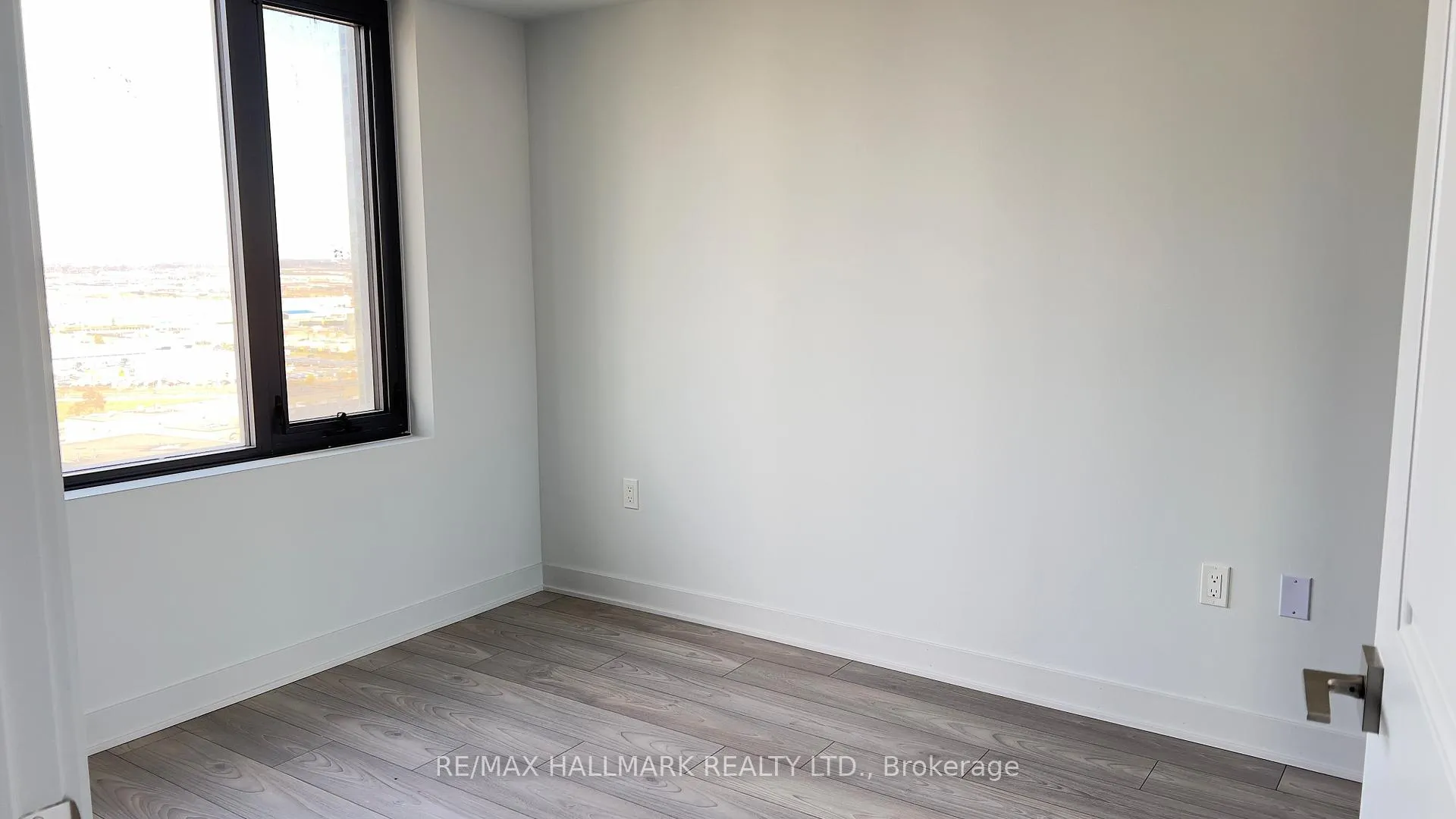Photo 7 of Unit 1603, 2920 Hwy 7, Vaughan, Vaughan Corporate Centre — HOMEH