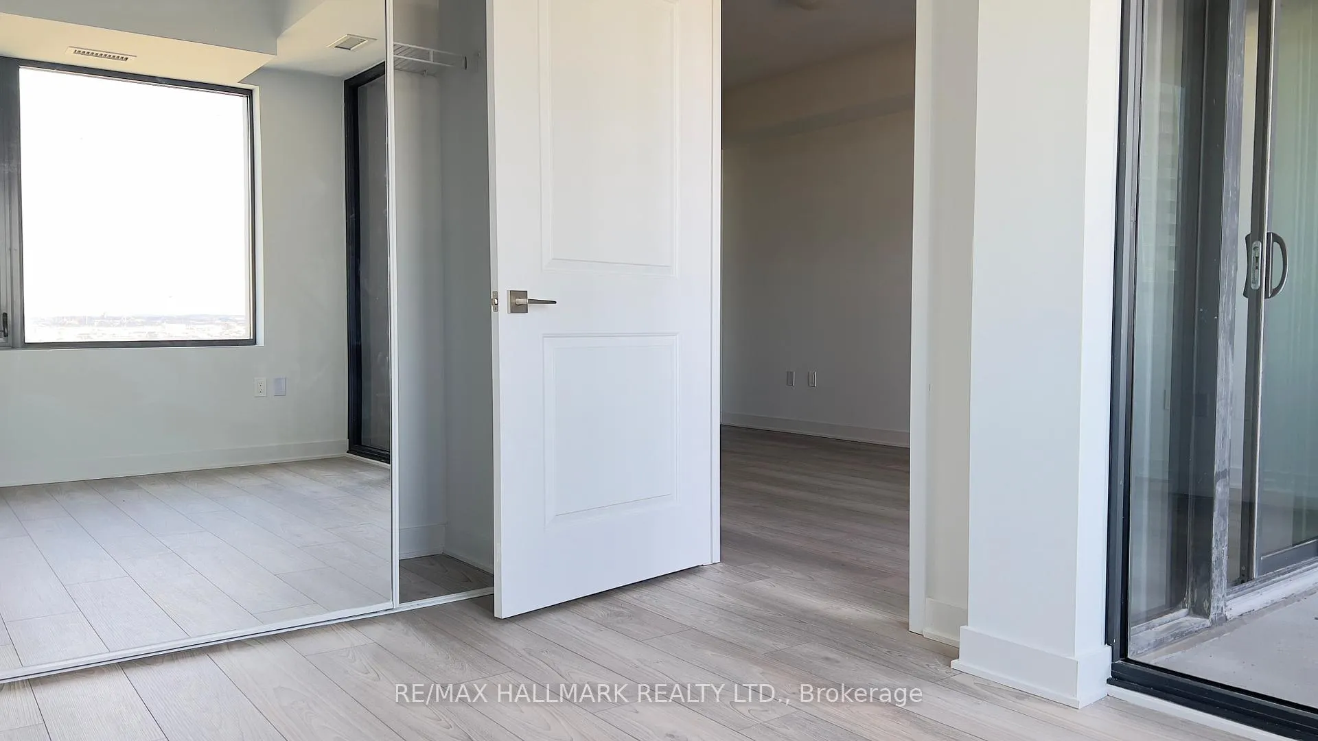 Photo 8 of Unit 1603, 2920 Hwy 7, Vaughan, Vaughan Corporate Centre — HOMEH