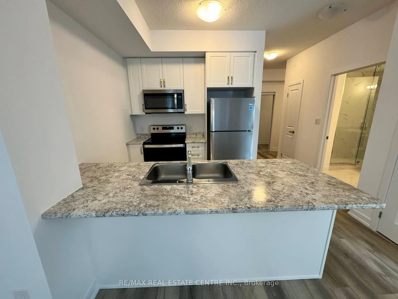 Photo 3 of 470 Dundas Street E, Hamilton, Waterdown — HOMEH