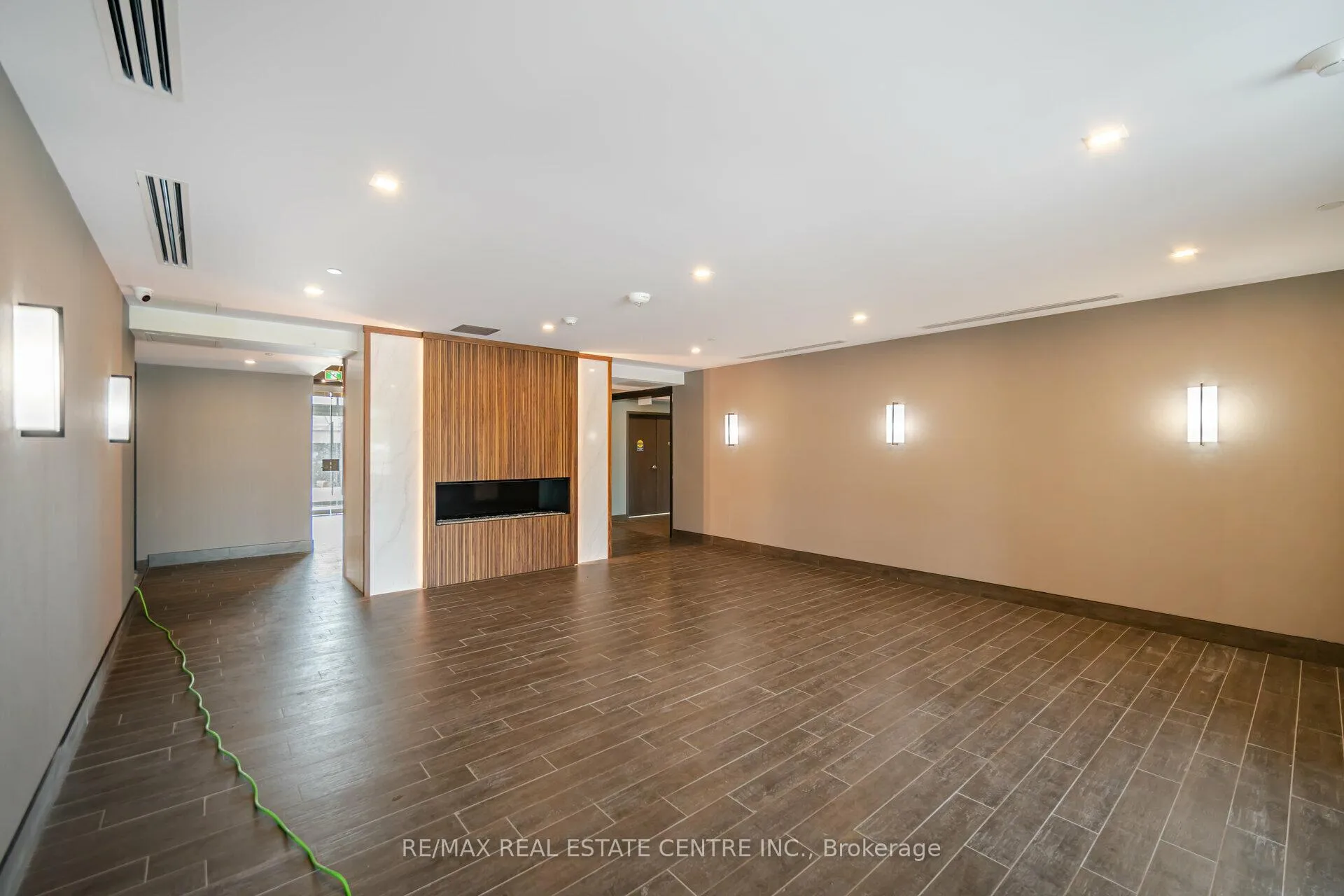 Photo 7 of 470 Dundas Street E, Hamilton, Waterdown — HOMEH