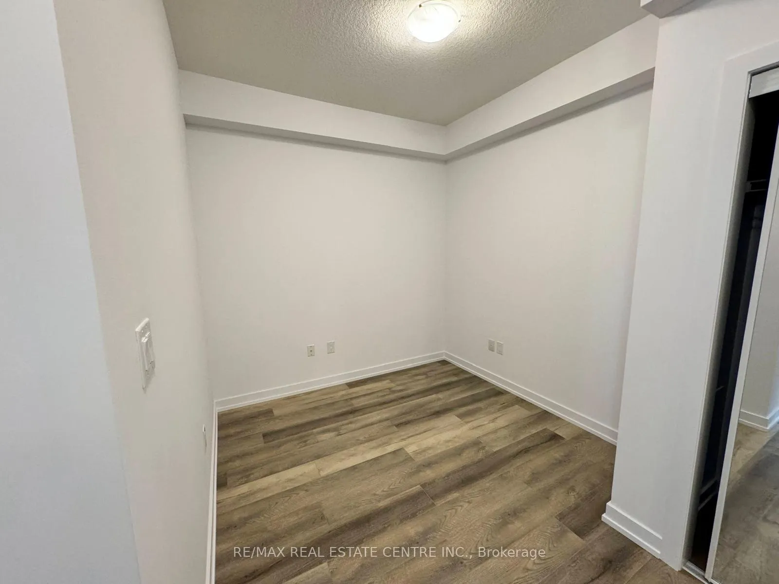 Photo 13 of 470 Dundas Street E, Hamilton, Waterdown — HOMEH