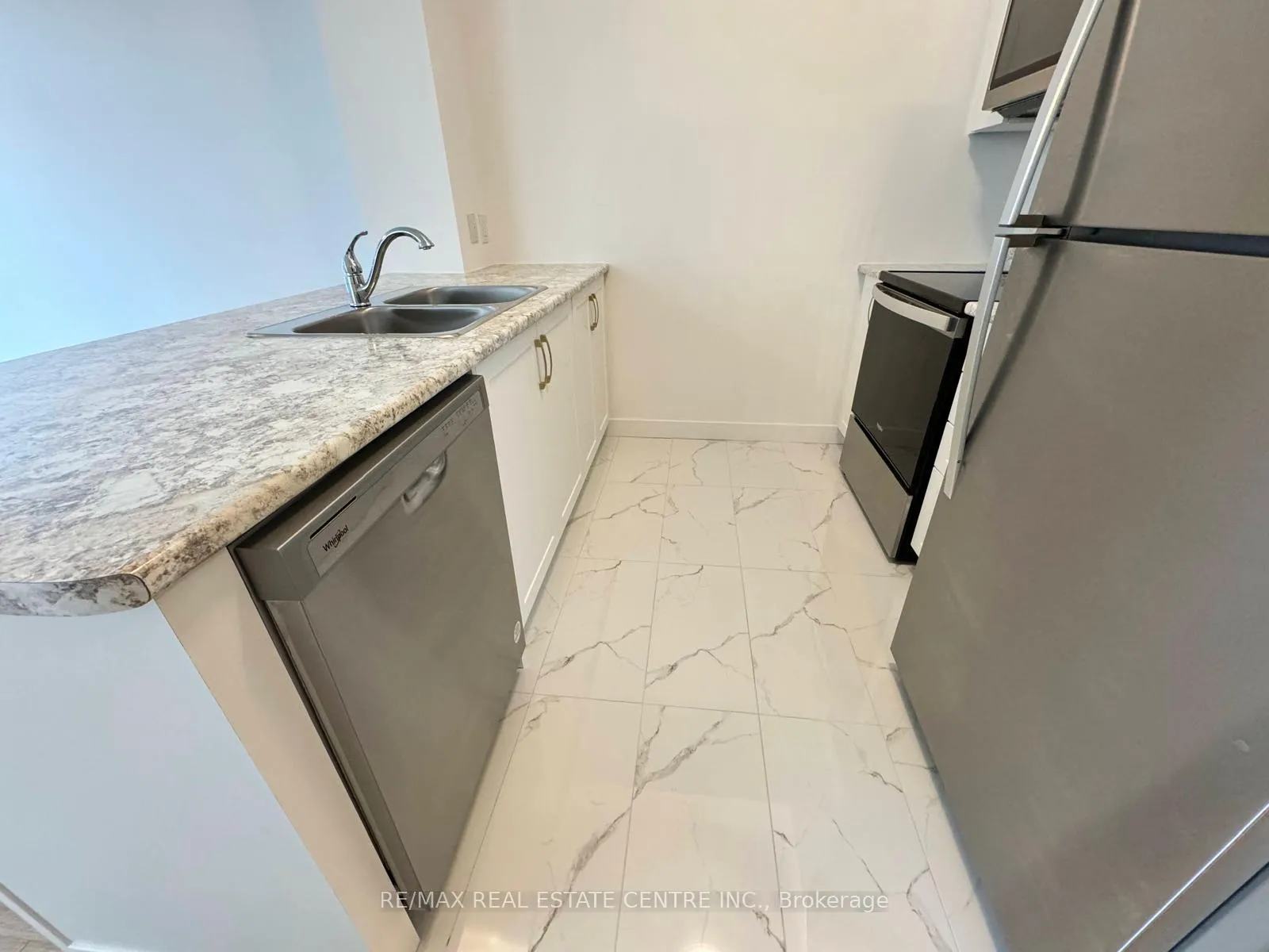 Photo 17 of 470 Dundas Street E, Hamilton, Waterdown — HOMEH