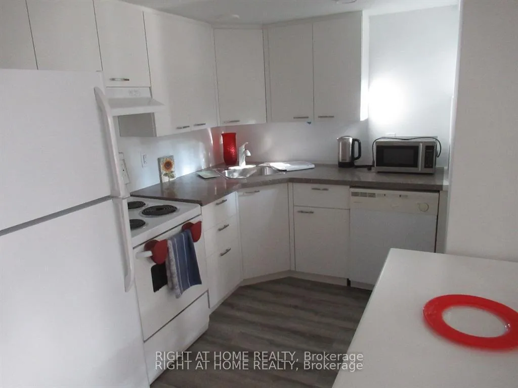 Photo 2 of Unit Lower, 272 Roxton Road, Toronto, Palmerston-Little Italy — HOMEH