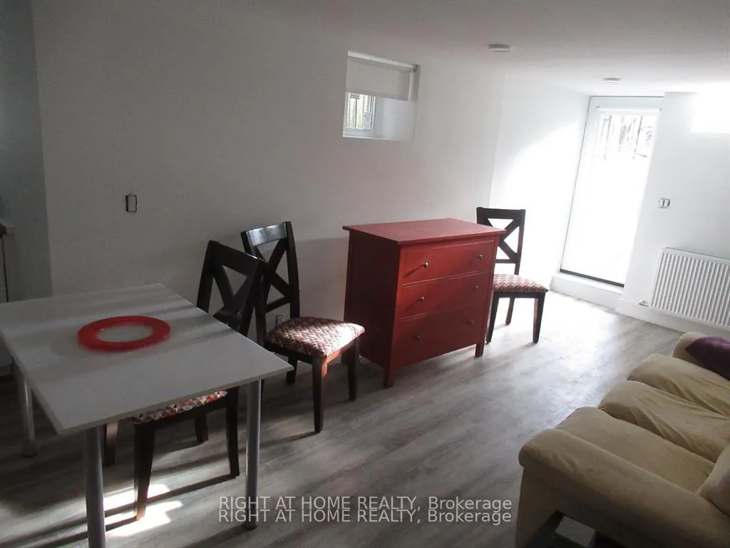 Photo 5 of Unit Lower, 272 Roxton Road, Toronto, Palmerston-Little Italy — HOMEH