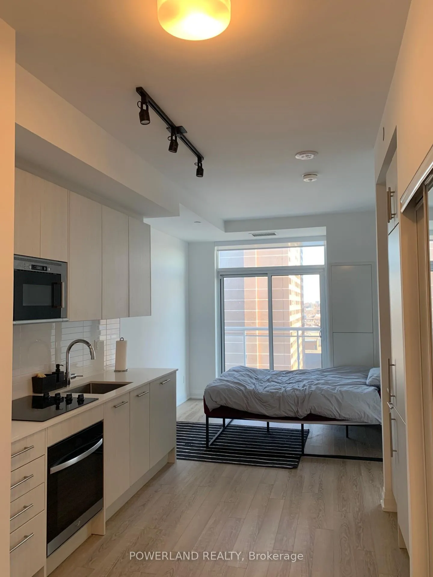 Photo 5 of Unit 906, 286 Main Street, Toronto, East End-Danforth — HOMEH