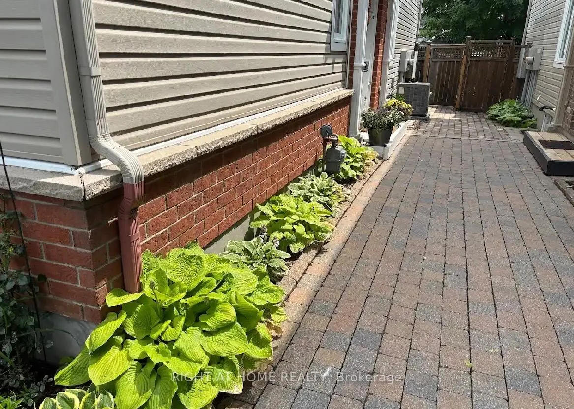 Photo 3 of Unit D, 29 Cresthaven Drive, Ottawa, Barrhaven East — HOMEH