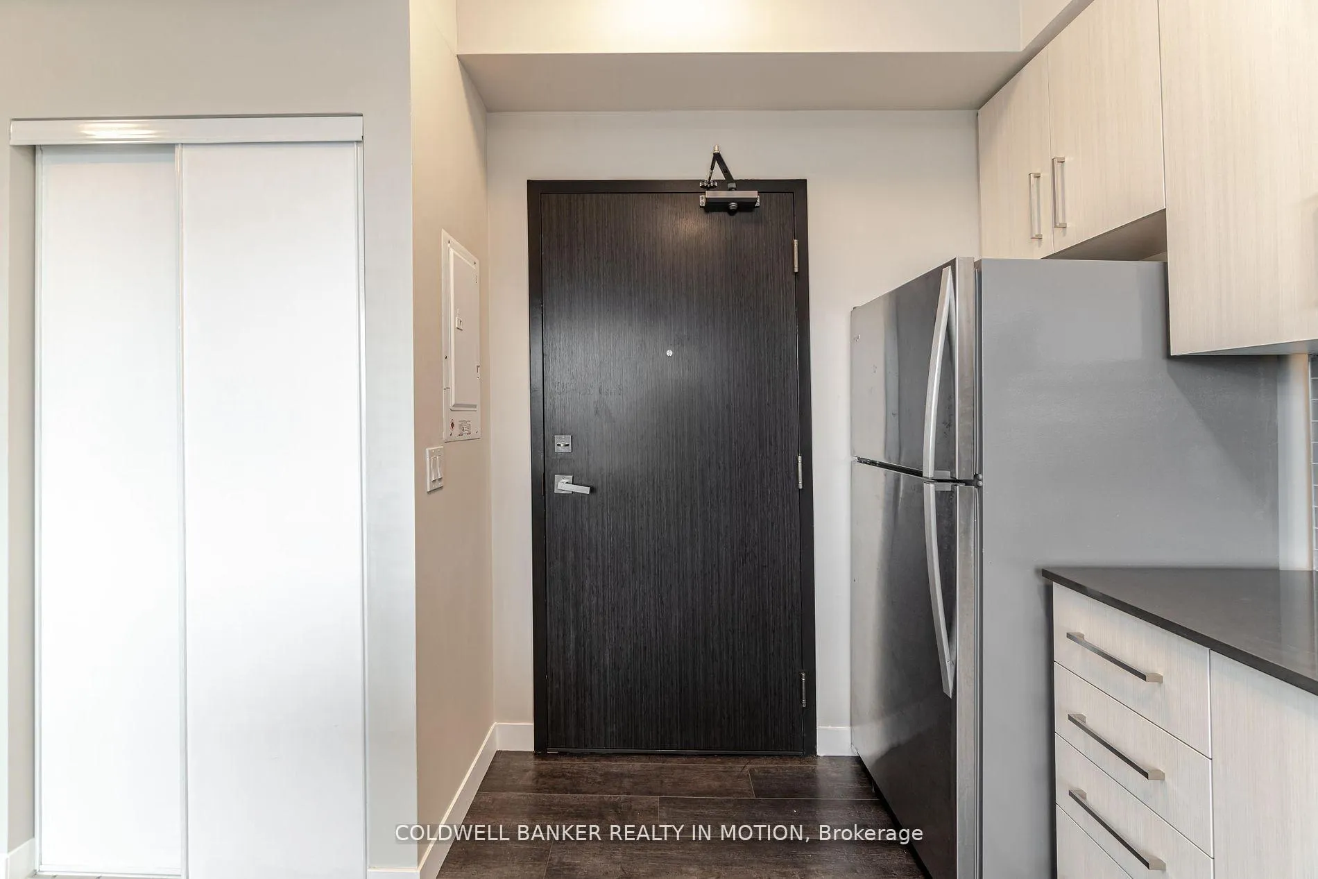 Photo 6 of Unit 303, 15 Queen Street S, Hamilton, Central — HOMEH